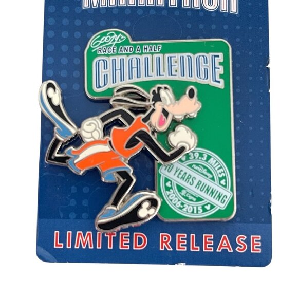 Walt Disney World Marathon 2015 Goofy Race and A Half Challenge 39.3 Miles Pin - Picture 6 of 7